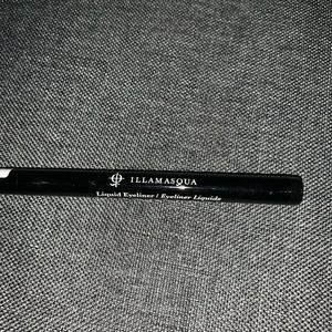 Liquid eye liner